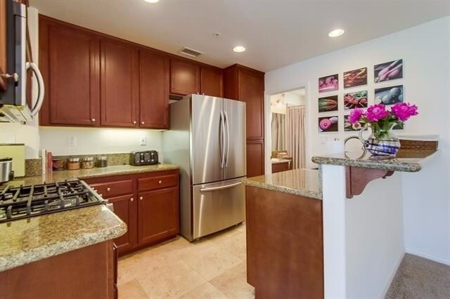 Foto del edificio - Spacious Luxurious North Pacific Beach 4BD/3BA Townhome! Right By The Water~ $7,495/mo