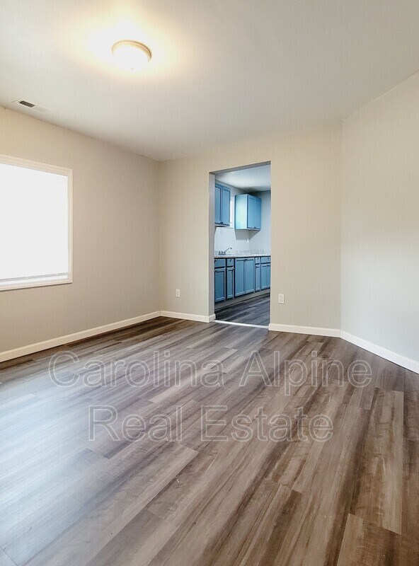 Building Photo - 1145 Rosehill Dr