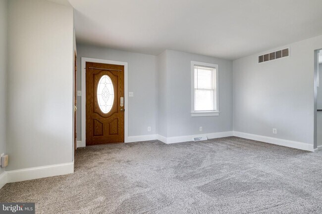 Building Photo - 505 Hazel Ave