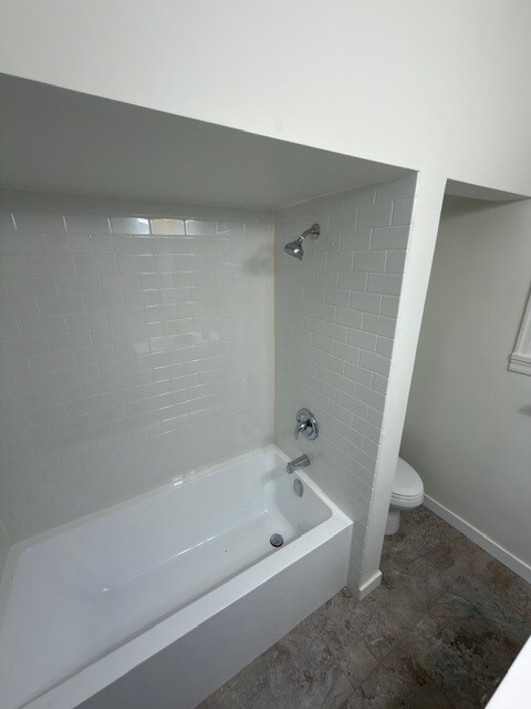 Photo du bâtiment - 582 King Edward Av W