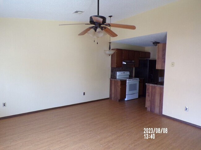 Foto del edificio - 6109 NW Elm Ave