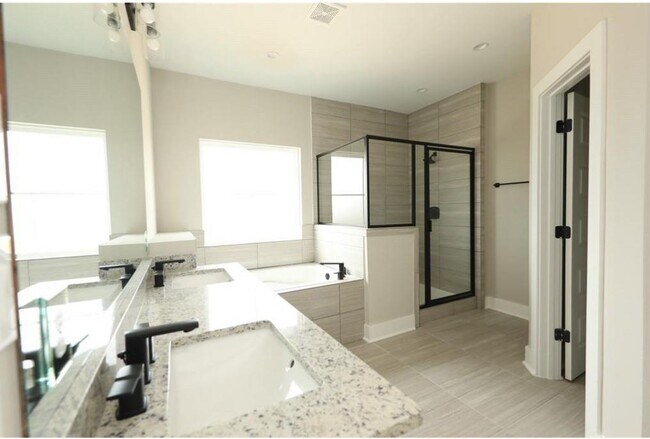 Foto del edificio - 16610 Oasis Mdw Ln