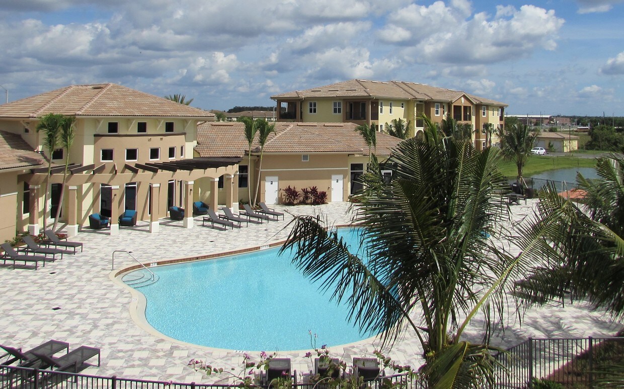 Colonial Commons Apartments Fort Myers, FL