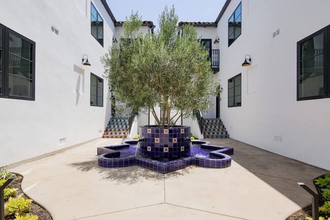 Foto del edificio - 332 N Oakhurst Dr