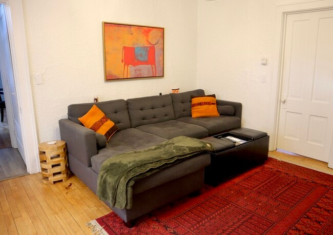 Foto del edificio - 618 Adams Street NE