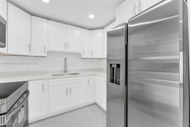 Building Photo - 1390 SW 50th Ave