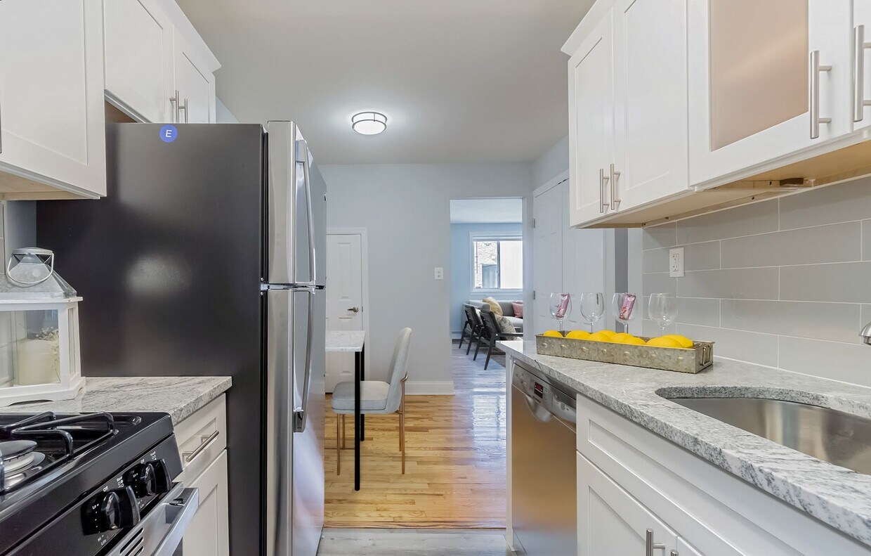 178 Pine St, Freeport, NY 11520