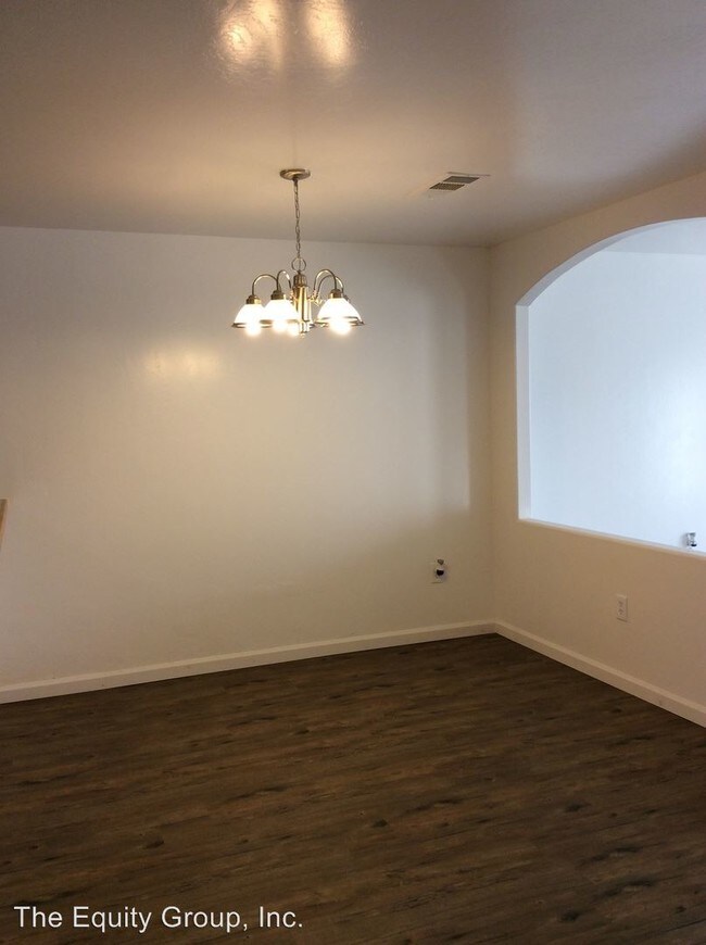 Building Photo - 401 N Park St