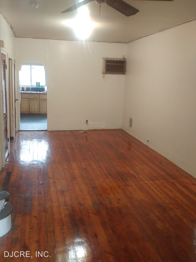 Building Photo - 3 br, 1 bath House - 2424 S Franklin Street