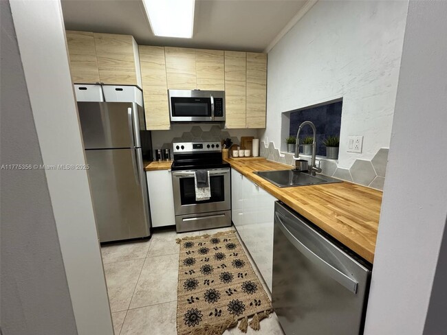 Building Photo - 3430 NW 52nd Ave
