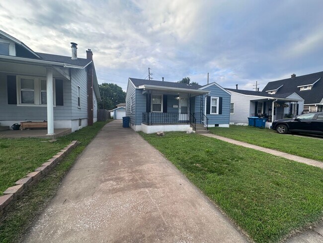 Foto del edificio - 2415 Jerden Ave