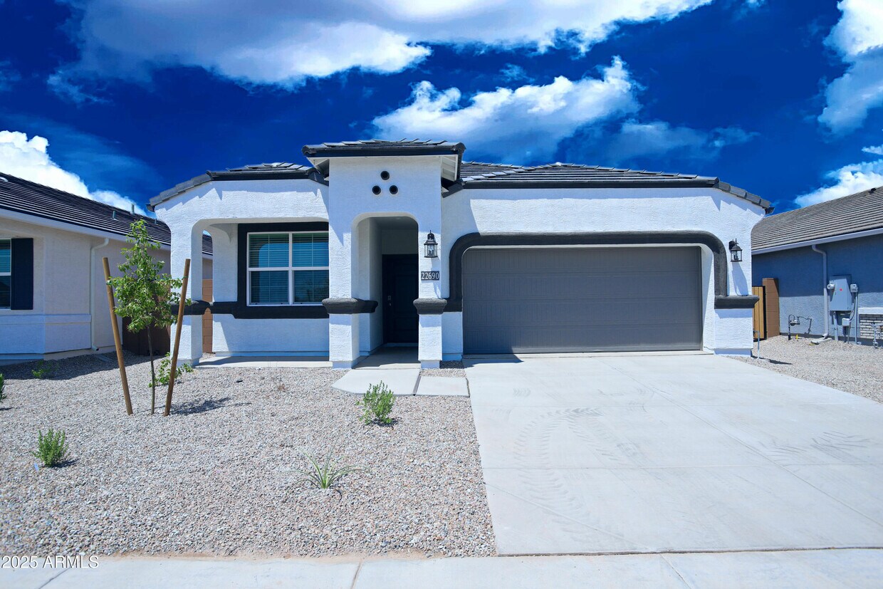 Foto principal - 22690 N Lynn St