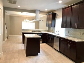 Building Photo - 5722 Fort Sumter Ln