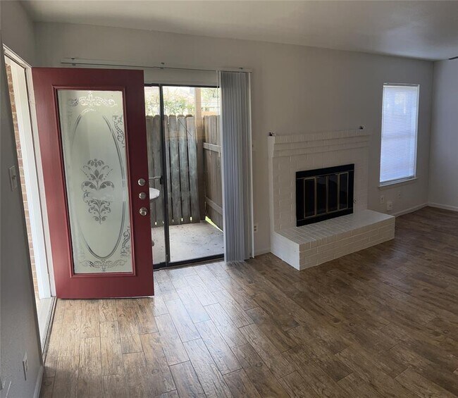 Building Photo - 7825 Beauregard Cir