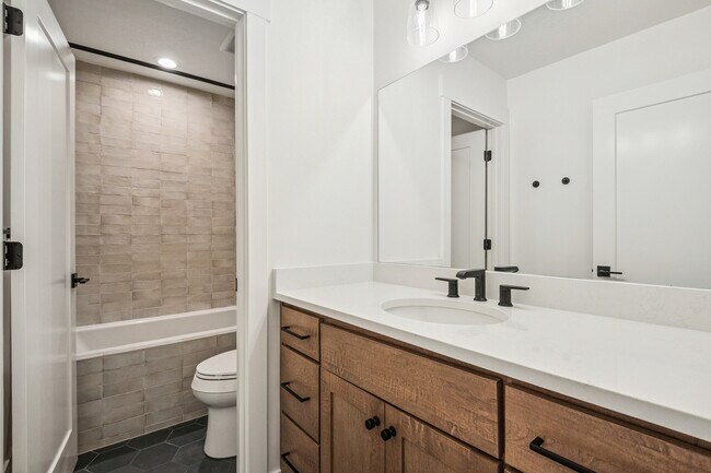 Building Photo - 474 Ascent Dr