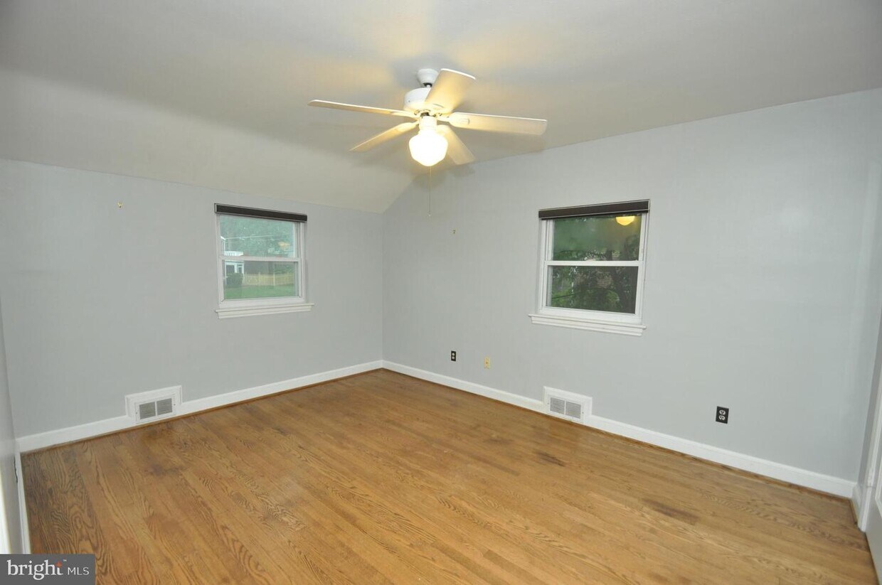 Primary Photo - 10606 Lorain Ave
