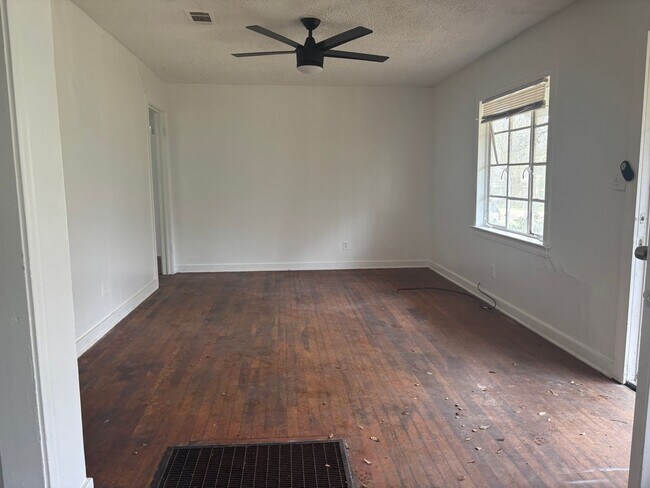Foto del edificio - 1734 Dixie Dr