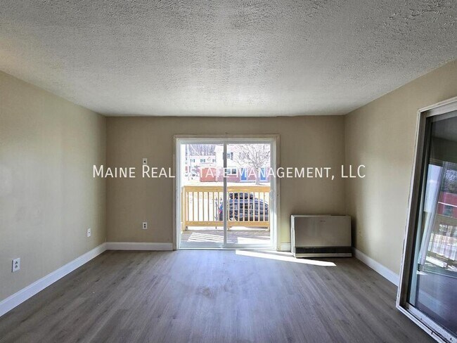 Foto del edificio - 8 Hillside Ln