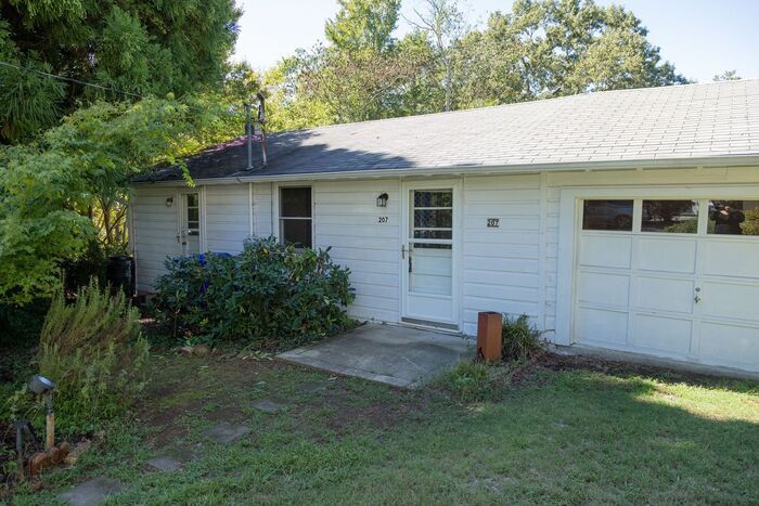 Primary Photo - Apartment in Historic Hillsborough