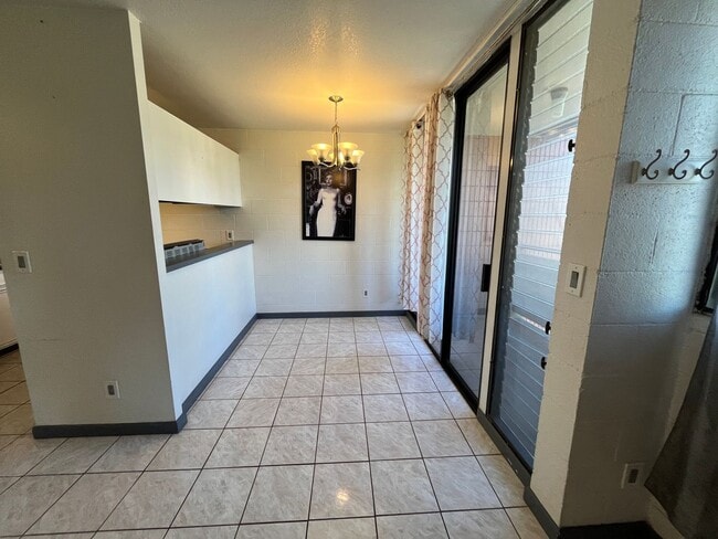 Foto del edificio - Acacia Park (Pearl City) - 2 bedrooms, 1 bathroom, 1 parking, AC, full size washer/dryer