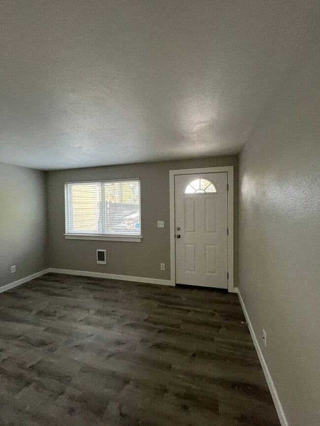Foto del edificio - Updated 2BD/1BA Townhome- Move-In Ready Just in Time for Summer!