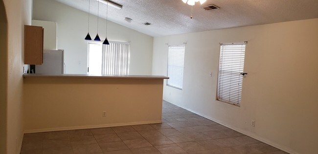 Building Photo - 246 Quetzal Dr SW