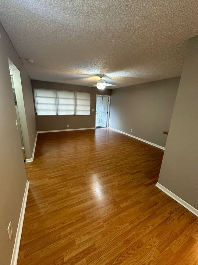 Foto del edificio - Beautiful 2/2 Unit at Lakewood Village at ...