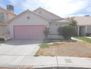 Building Photo - 5683 Fairlight Dr