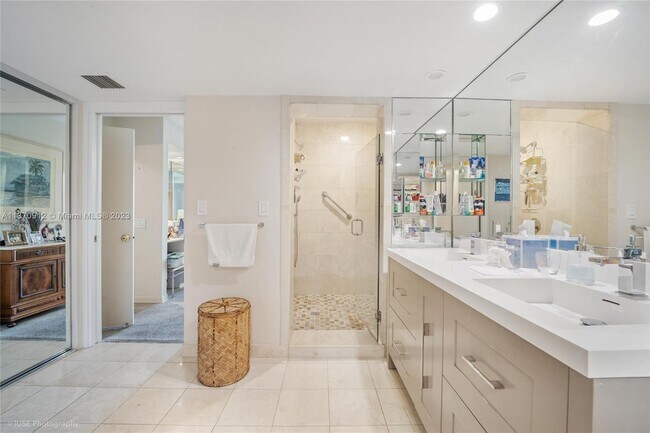 Building Photo - 151 Crandon Blvd