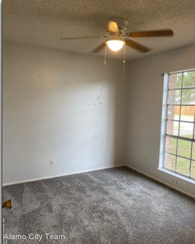 Building Photo - 3 br, 2 bath House - 3310 Showboat Dr - 33...