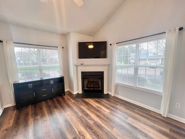 Foto del edificio - Newly Remodeled 2BD, 2BA Corner Lot Raleigh Townhome in a Great Location with HOA Amenities
