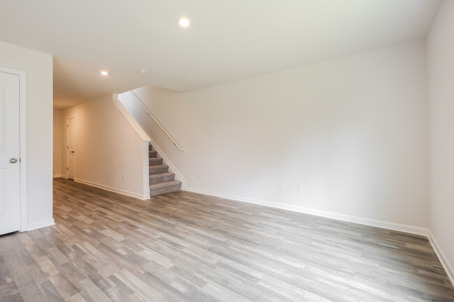 Building Photo - 128 Colonial Walk