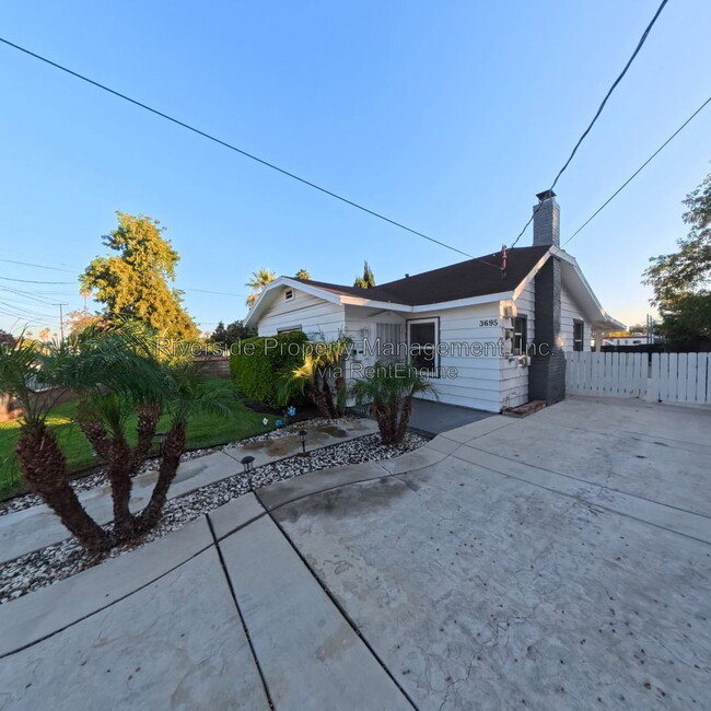 Building Photo - 3695 McKenzie St