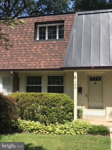 Foto principal - 104 W Annandale Rd