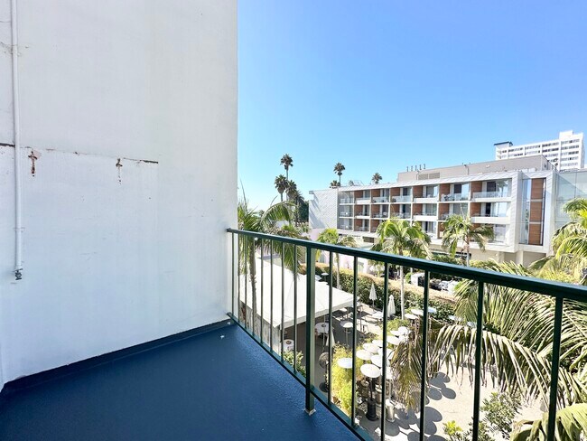 Building Photo - 1541 Ocean Ave Santa Monica, CA 90401
