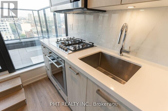 Building Photo - 458 Richmond St W