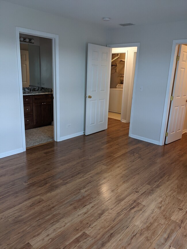 Main bedroom - 316 Ogden Falls Blvd