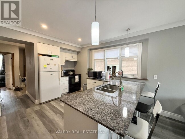 Building Photo - 1102 Langlois Ave