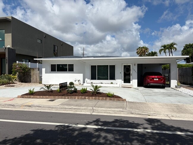 Building Photo - 1531 NE 15th Ave