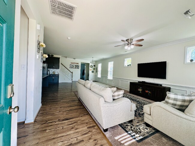Building Photo - 4001 Tin Roof Way