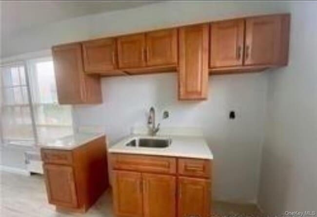 Building Photo - 801 E Broadway