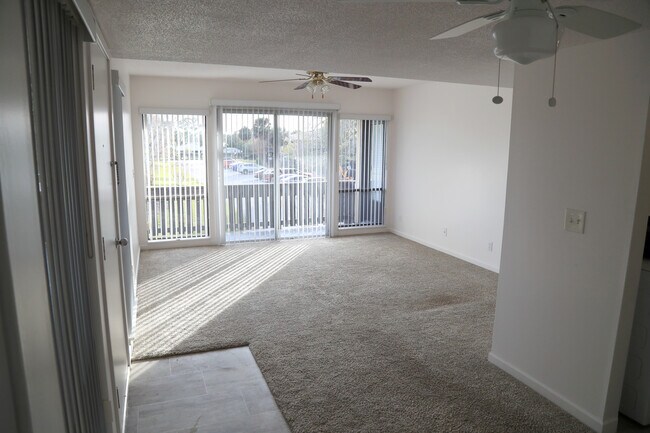 Building Photo - 54 Club House Dr
