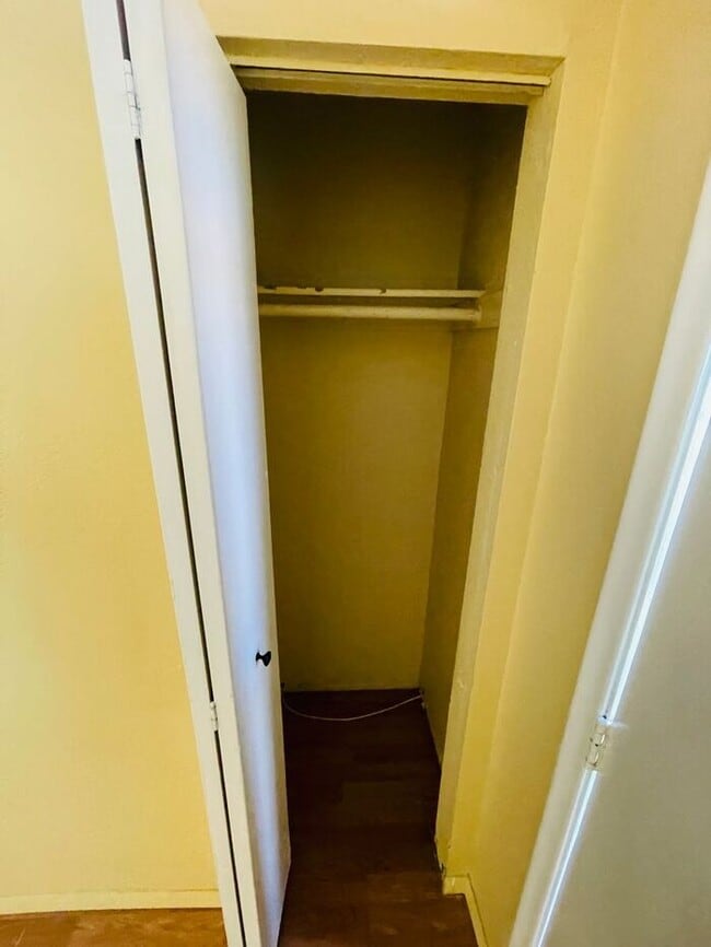 Building Photo - 330 E Corona Rd