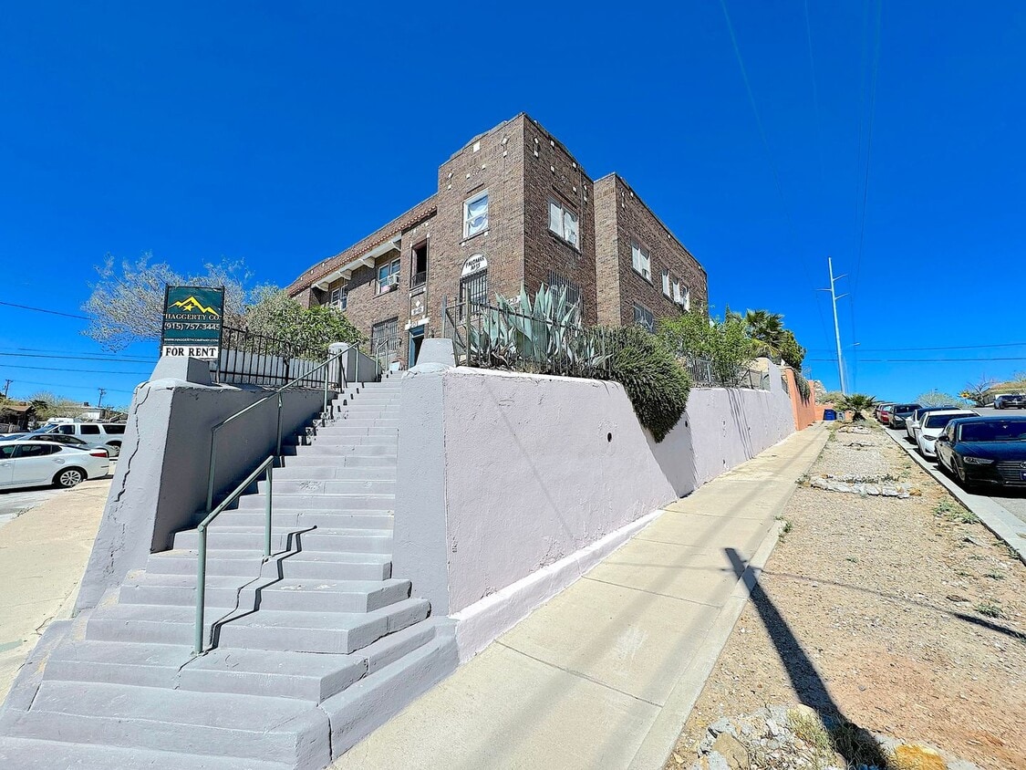 205 W California Ave Unit 18, El Paso, TX 79902 Room for Rent in El