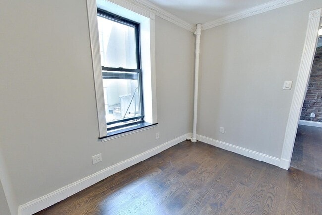 Building Photo - 208 First Avenue