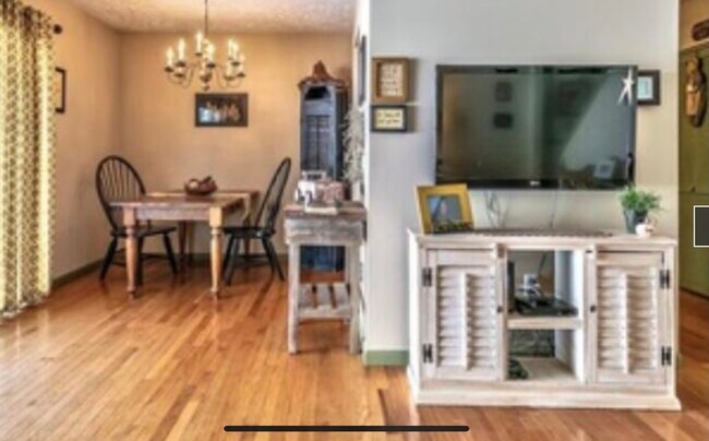 Building Photo - 563 Brandywine Dr