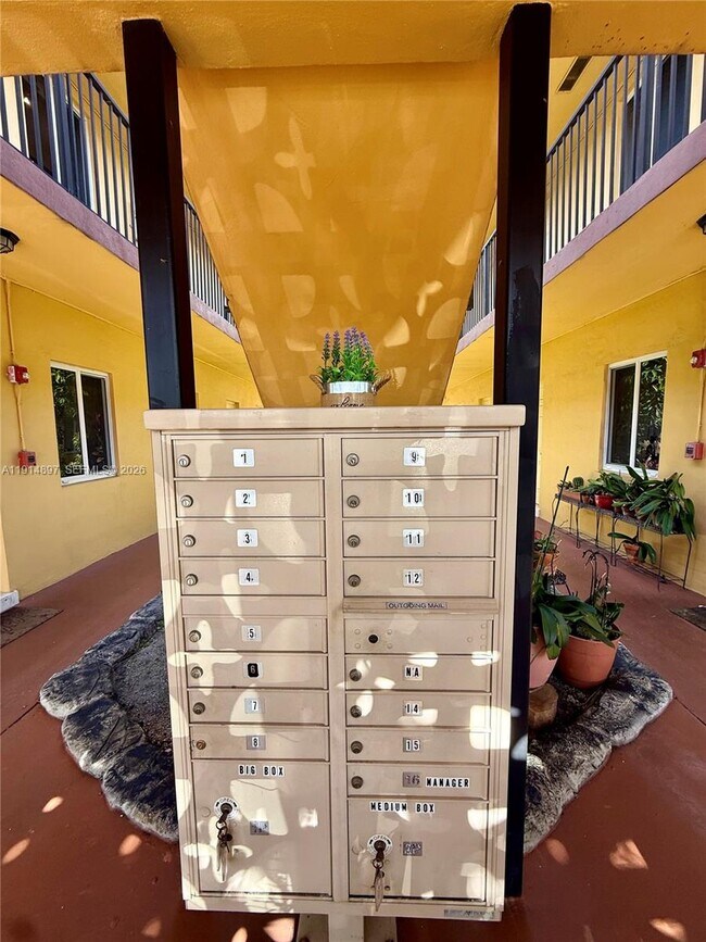 Foto del edificio - 1733 Mayo St