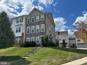 Building Photo - 2707 Sunnyside Ln