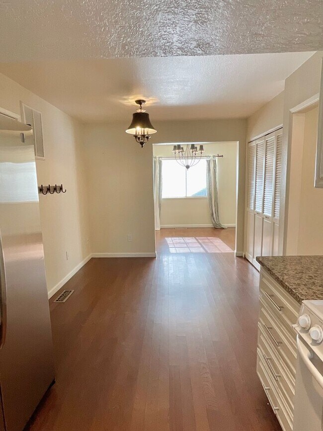 Building Photo - Northgate Village -  3 bedroom, 2.5 bath Townhouse!