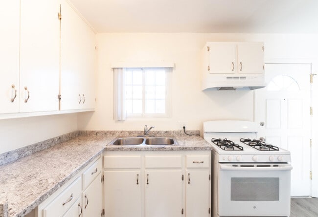 cocina completa - 11801 Hart St